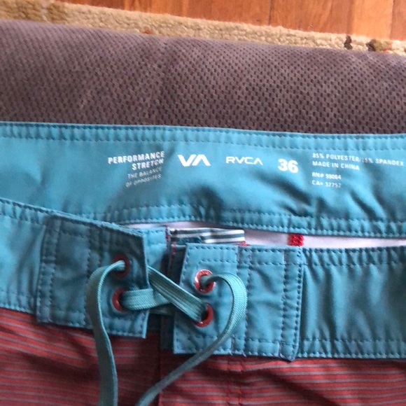 Bathing suite - Picture 2 of 3